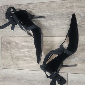 Banana Republic Black Velvet Ribbon Strap Pointed Toe Heels Size 10
